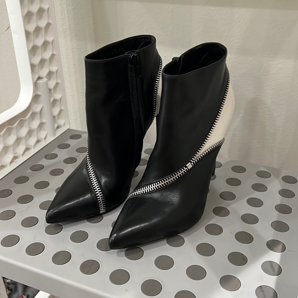 SAINT LAURENT Paris Bottine Zipper-Trim Ankle Boot
